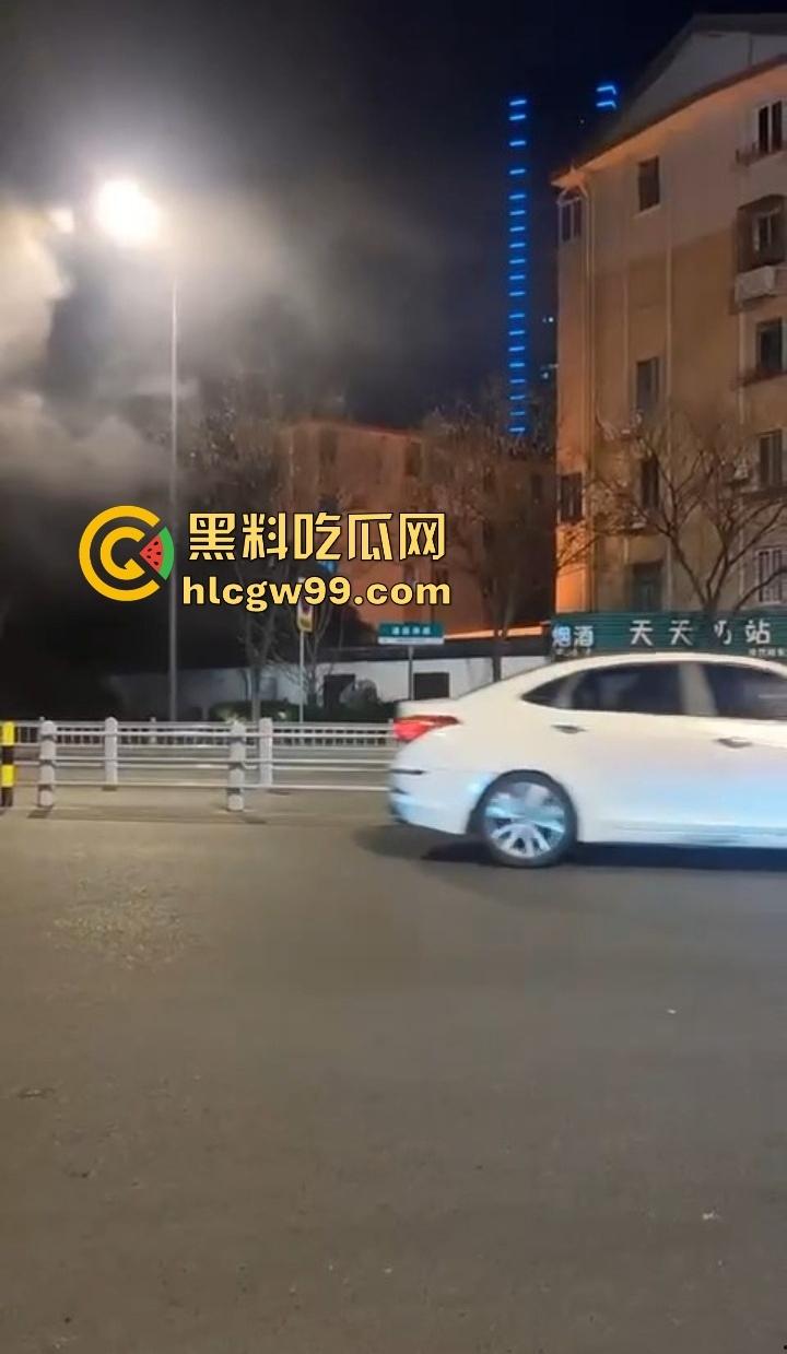 春晚无锡分会场火了，会场彩排突发火情况，央视的脸估计都烧红了吧？这年头连春晚都开始玩烈焰风格了！  第7张