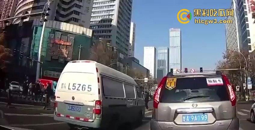 甘肃兰州城关区男子驾车撞伤行人后逃逸 接着又撞伤三人,疯狂逃亡路上再造惨剧! 第4张 甘肃兰州城关区男子驾车撞伤行人后逃逸 接着又撞伤三人,疯狂逃亡路上再造惨剧! 第4张