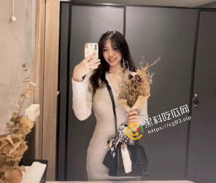台湾的巨乳黄蜂腰长腿模特【Jsaie】因男友遗失手机  自嗨片流出 第3张