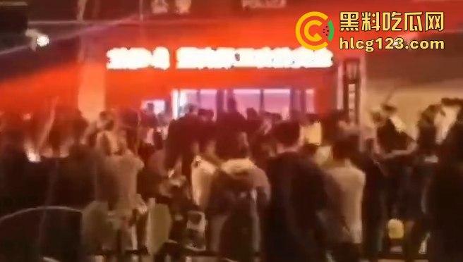 山西阳曲校园霸凌四五人围殴一女生，还威胁下跪？简直无法无天！  第10张