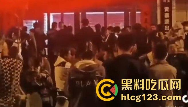 山西阳曲校园霸凌四五人围殴一女生，还威胁下跪？简直无法无天！  第11张