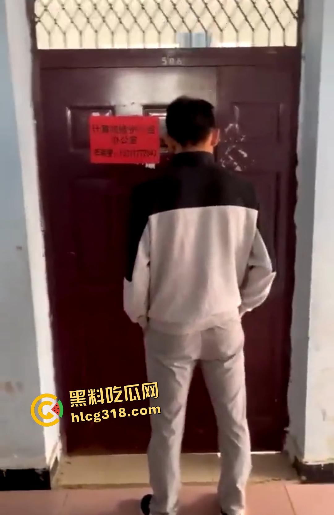 计算机维护小组办公室大学生偷情做爱被主任抓包，女的还想拍照留念坏事变好事！  第5张