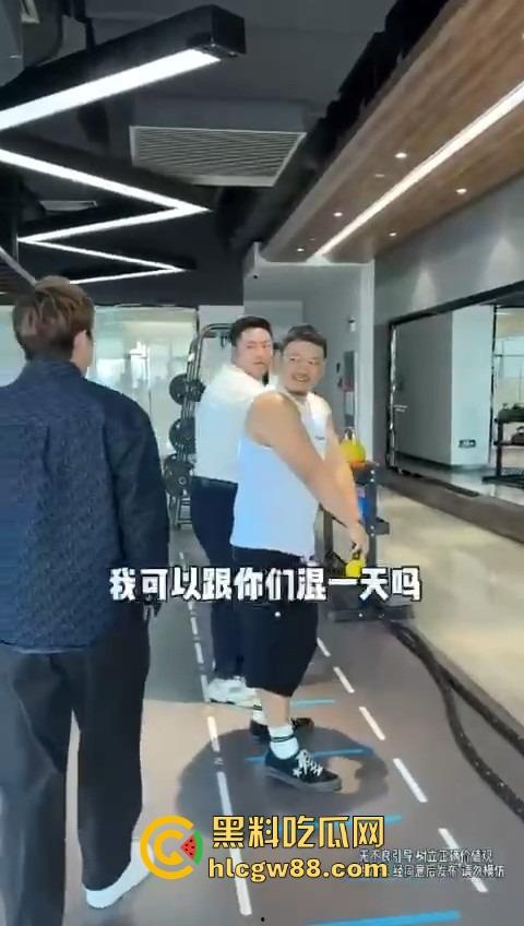 打入成都GAY圈,熊猪文化震碎三观,胖熊陪床8000块,花钱买个肉山压床?到底是什么口味? 第8张 打入成都GAY圈,熊猪文化震碎三观,胖熊陪床8000块,花钱买个肉山压床?到底是什么口味? 第8张