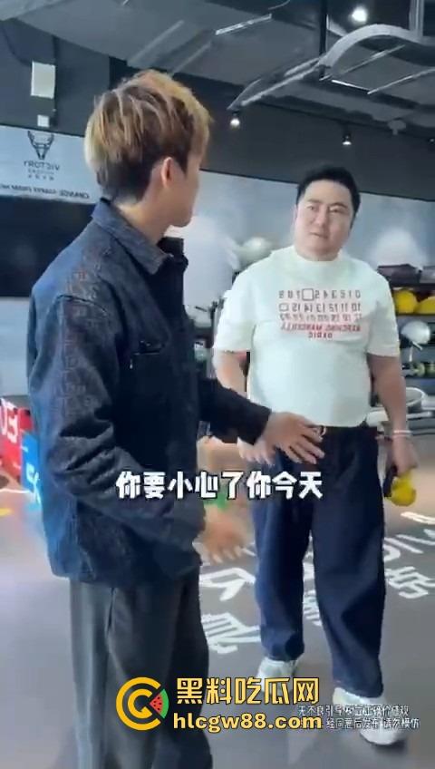 打入成都GAY圈,熊猪文化震碎三观,胖熊陪床8000块,花钱买个肉山压床?到底是什么口味? 第9张 打入成都GAY圈,熊猪文化震碎三观,胖熊陪床8000块,花钱买个肉山压床?到底是什么口味? 第9张