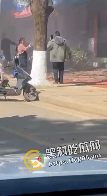 缅甸炮弹再次过境 落在南伞江城家园 造成建筑物损伤以及至少死伤1人 现场画面曝光  第5张