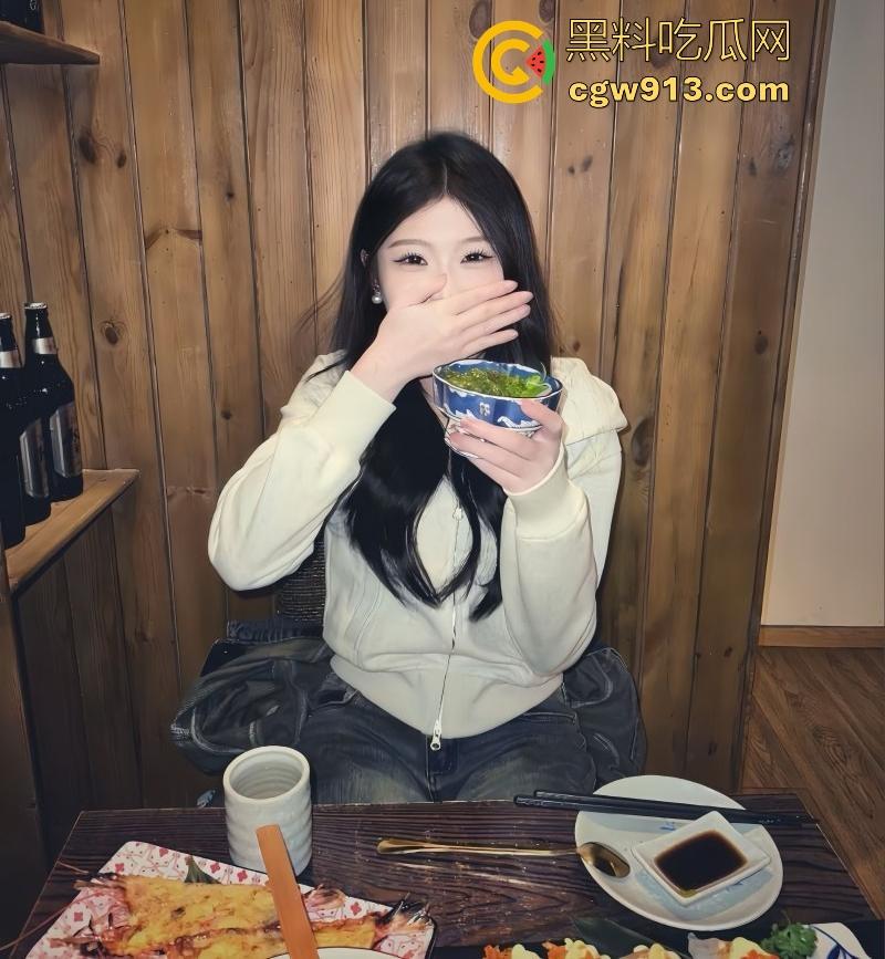 广东理工大学【魏莹】校花级别的女神，谁想到私下如此淫荡，穿各种制服与男友激情啪啪，黑丝肥臀遭大鸡巴猛捅 ！  第2张