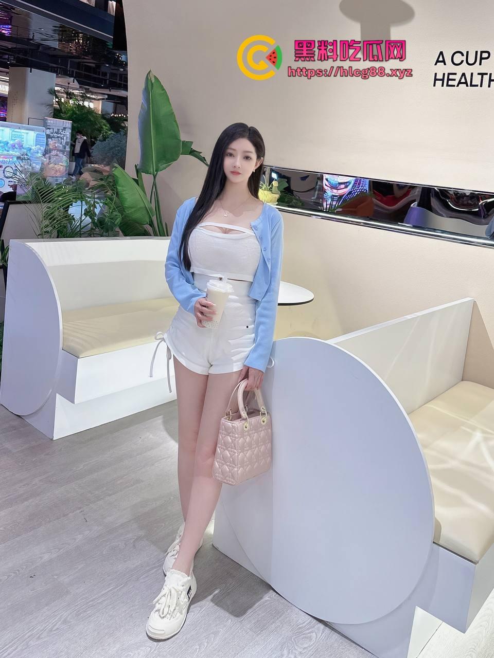 福建厦门御姐『王兜兜』浪肉天赐蕾丝婊，黑丝足交捣骚窝，脚丫戳逼汁满溢，撑烂骚穴不怕脚气臭！  第3张