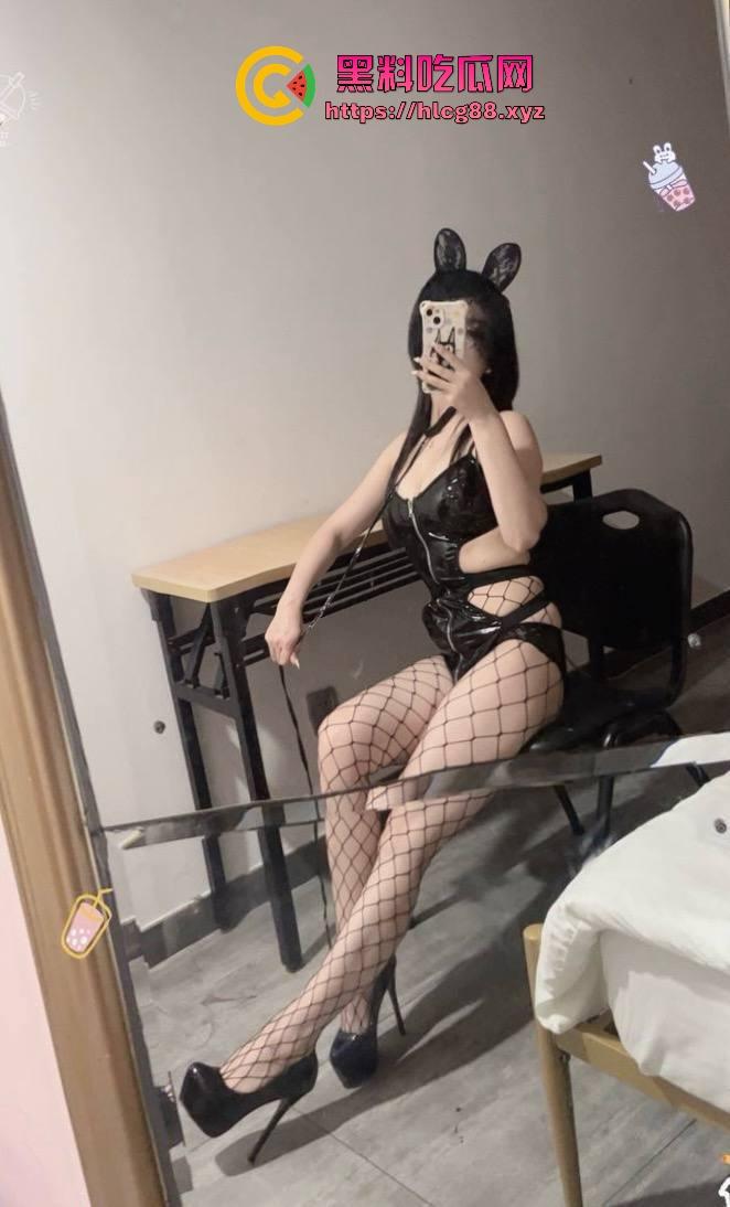 福建厦门御姐『王兜兜』浪肉天赐蕾丝婊，黑丝足交捣骚窝，脚丫戳逼汁满溢，撑烂骚穴不怕脚气臭！  第7张