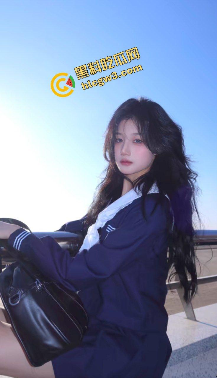 抖音纯欲双胞胎姐妹『是咯于咯』反差姐姐『潘琳』私下与大哥后入打夜炮！独家曝光！  第4张