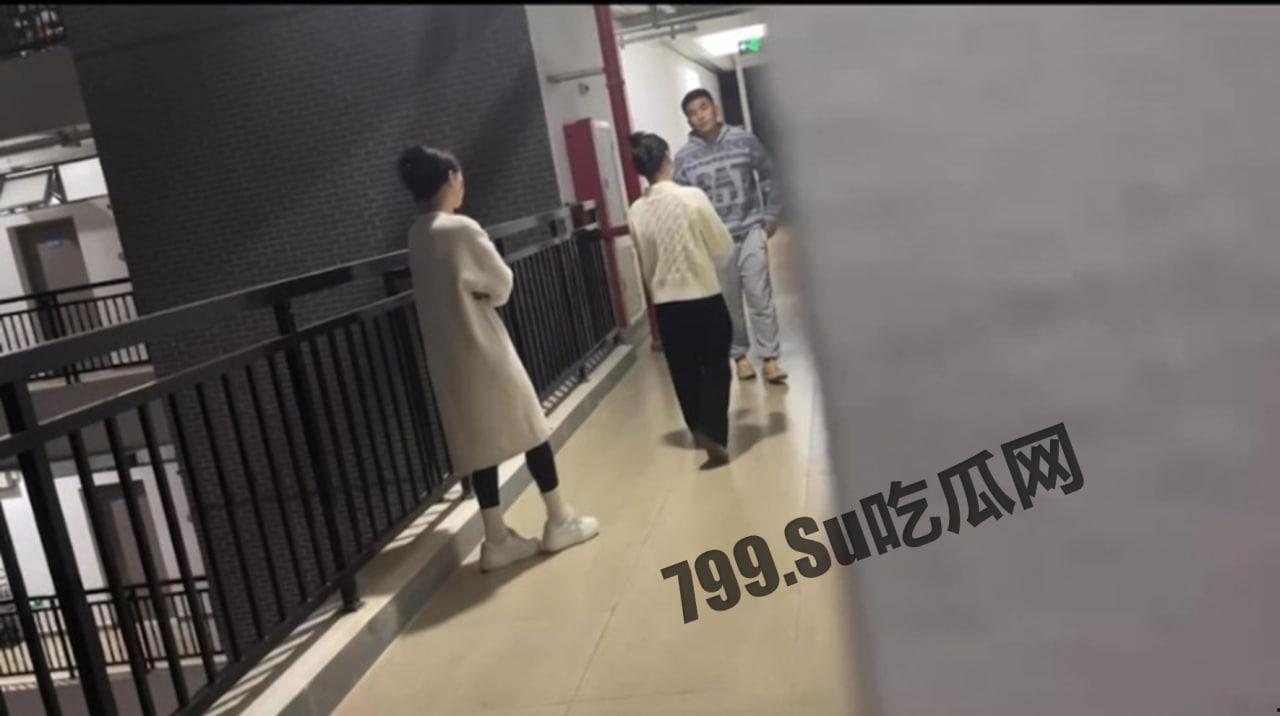 广州华商学院 男生带外校女生进活动室口交 同学举报导致其被辅导员抓包 现场社死  第2张