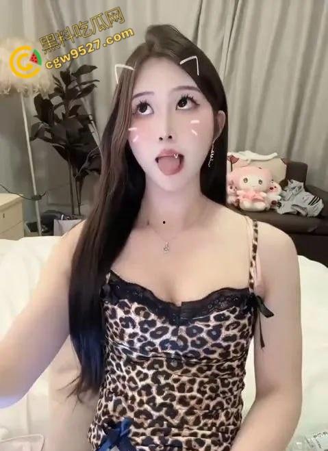 武汉超高颜值TS【柔柔】与金主私密缠绵,辣眼绝伦!天使脸孔隐藏着颠倒众生的本领 第4张 武汉超高颜值TS【柔柔】与金主私密缠绵,辣眼绝伦!天使脸孔隐藏着颠倒众生的本领 第4张