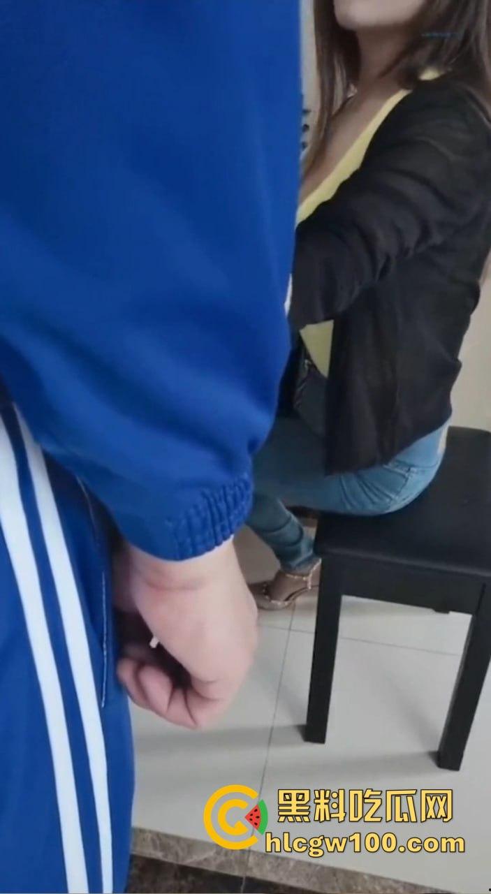 杭州外围『宋佳怡』太拼了 没单子就自导自演拍黄播 化身钢琴老师华伦天奴色诱学生,朋友圈广告直接骚到飞起! 第6张 杭州外围『宋佳怡』太拼了 没单子就自导自演拍黄播 化身钢琴老师华伦天奴色诱学生,朋友圈广告直接骚到飞起! 第6张