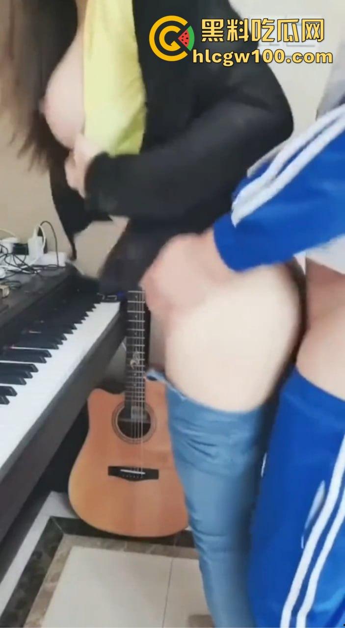 杭州外围『宋佳怡』太拼了 没单子就自导自演拍黄播 化身钢琴老师华伦天奴色诱学生,朋友圈广告直接骚到飞起! 第12张 杭州外围『宋佳怡』太拼了 没单子就自导自演拍黄播 化身钢琴老师华伦天奴色诱学生,朋友圈广告直接骚到飞起! 第12张