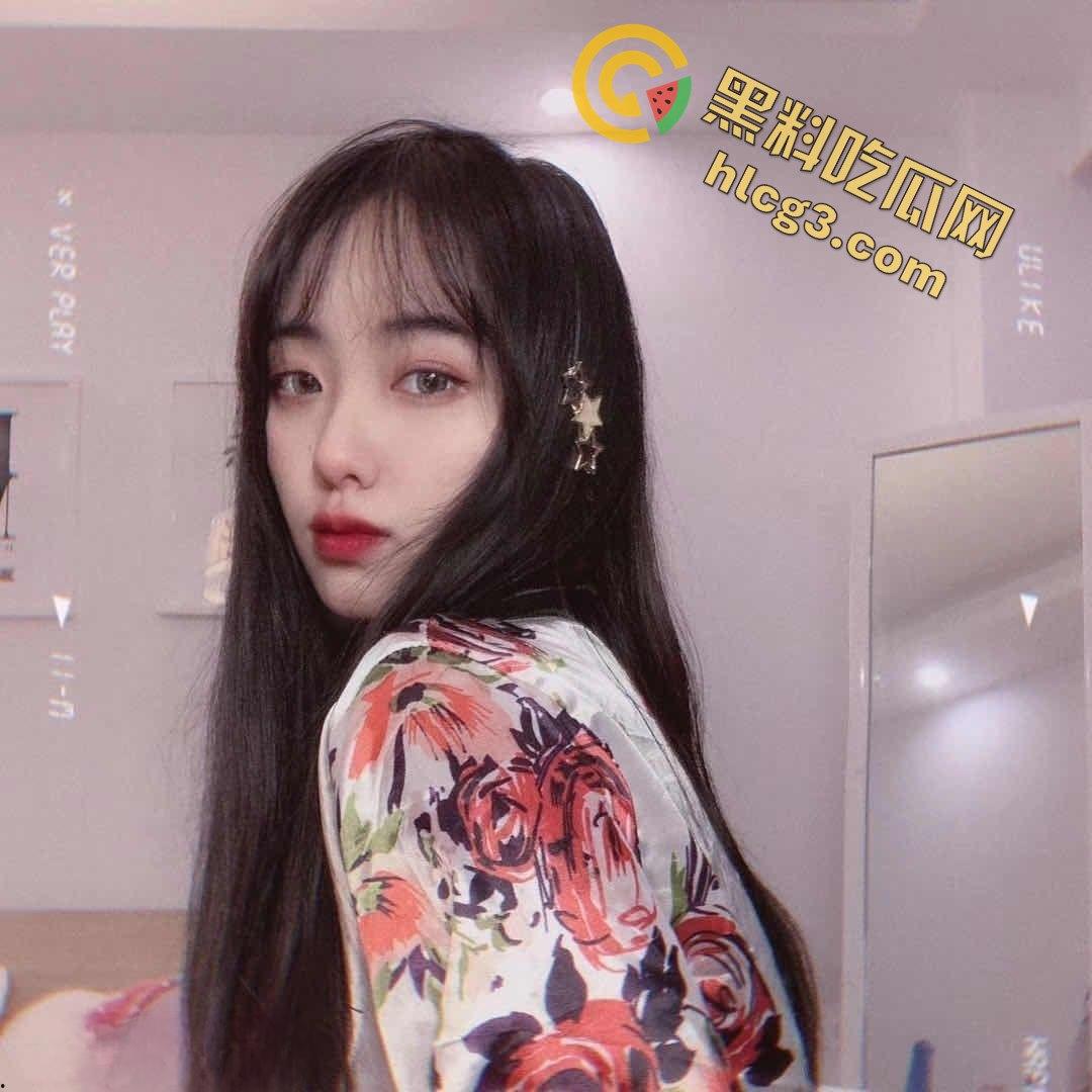 情侣自拍泄密！对镜自慰发给男朋友，男主鸡巴竟然有点短  第3张