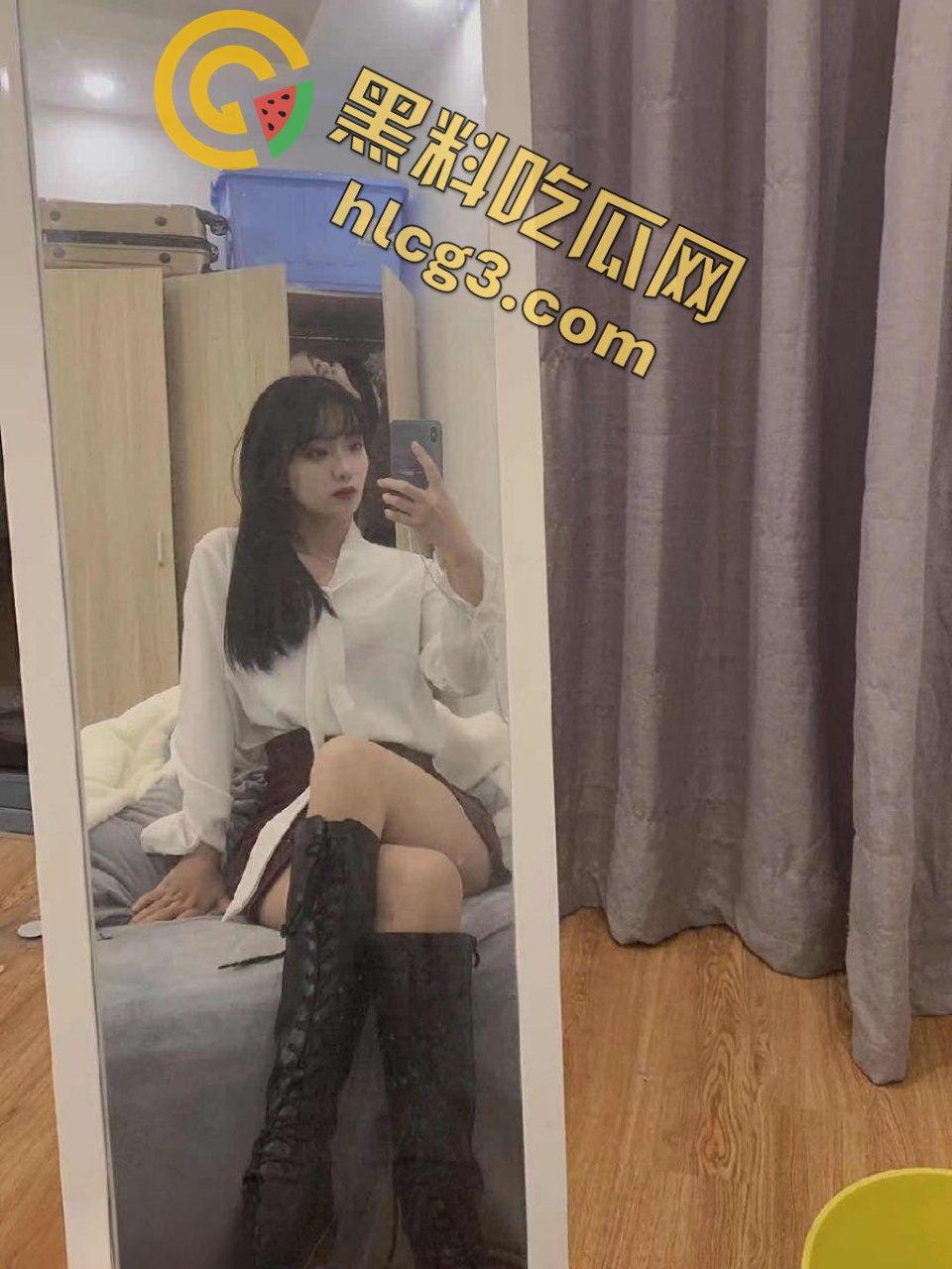 情侣自拍泄密！对镜自慰发给男朋友，男主鸡巴竟然有点短  第4张