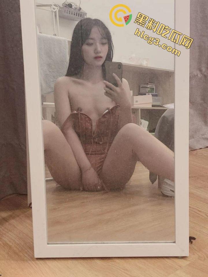 情侣自拍泄密！对镜自慰发给男朋友，男主鸡巴竟然有点短  第7张