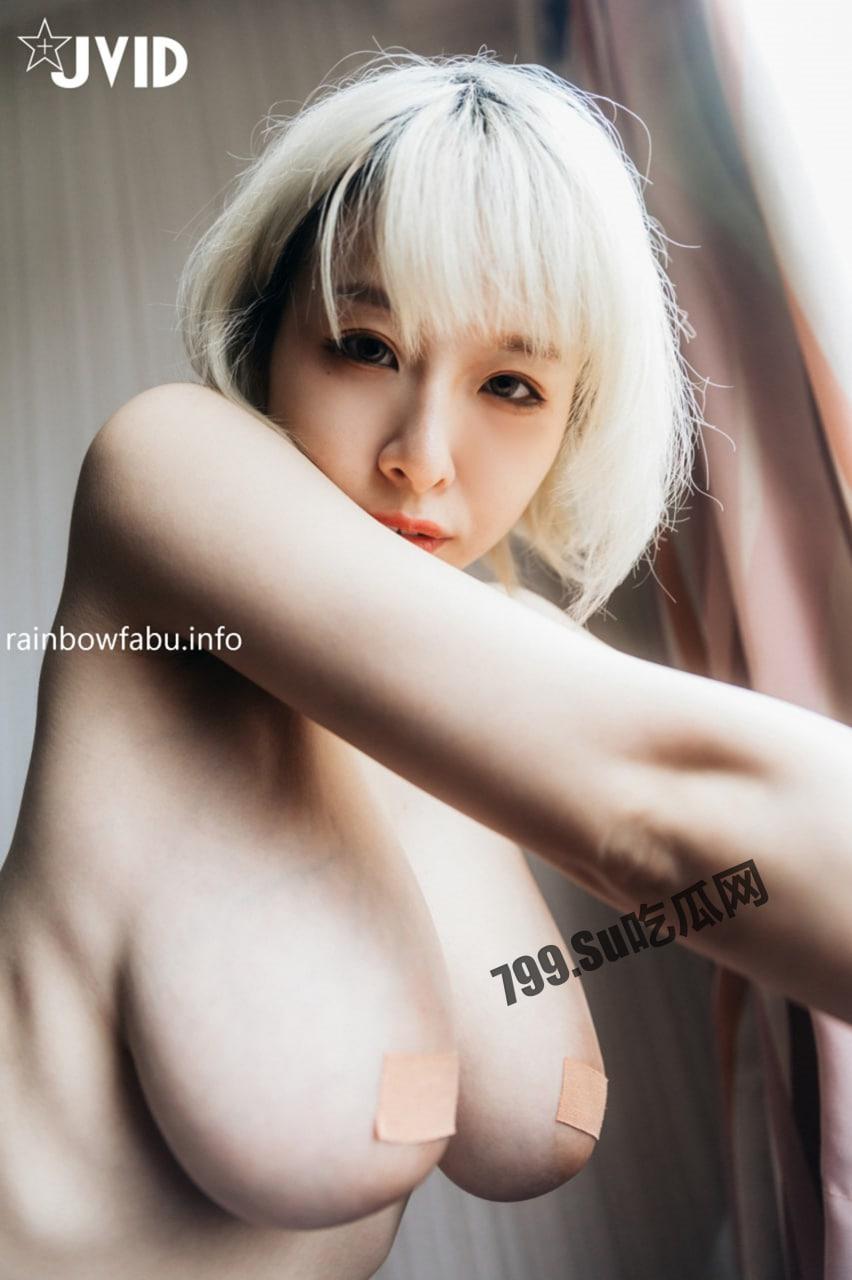 火爆模特超美巨乳女神「黎菲儿」美少女的居家色诱晃动的巨乳让人血脉喷张  第10张