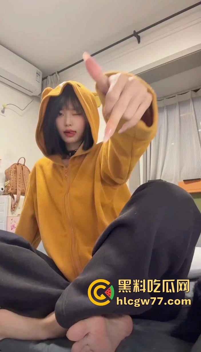 抖音14w粉丝网红【公主电闪】私密视频照片流出 卖片哥的评论都被删完了 女上骑乘超熟练！  第3张