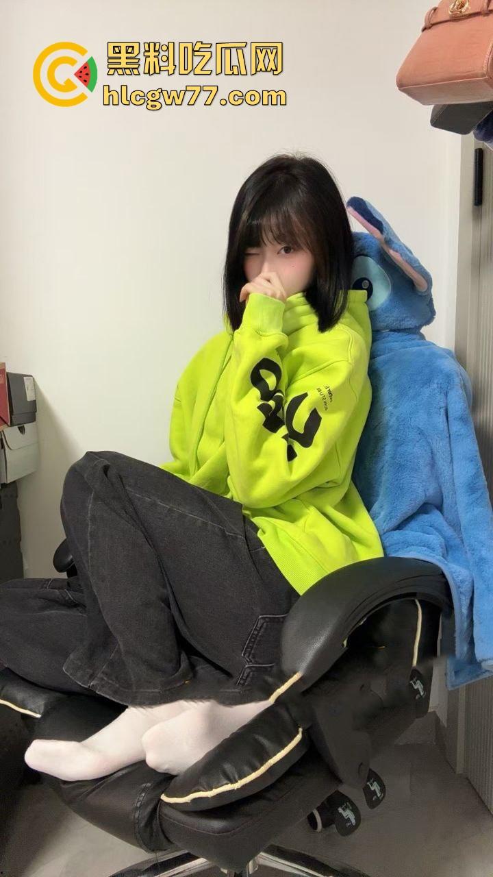 抖音14w粉丝网红【公主电闪】私密视频照片流出 卖片哥的评论都被删完了 女上骑乘超熟练！  第19张