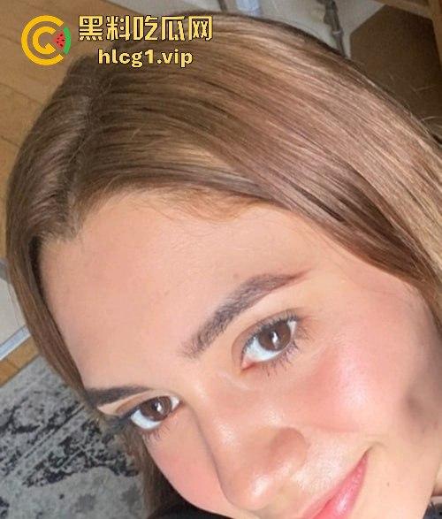 欧美网红『 Carna』颜射视频合集曝光！满脸精液在阿姆斯特丹街头露出，真够野！  第8张