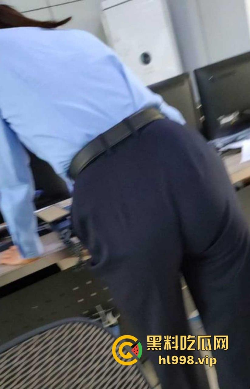 民警变成变态淫魔！外网发布与女警的性爱视频，穿警服口交、后入爆操，极品警花无处遁形！  第3张