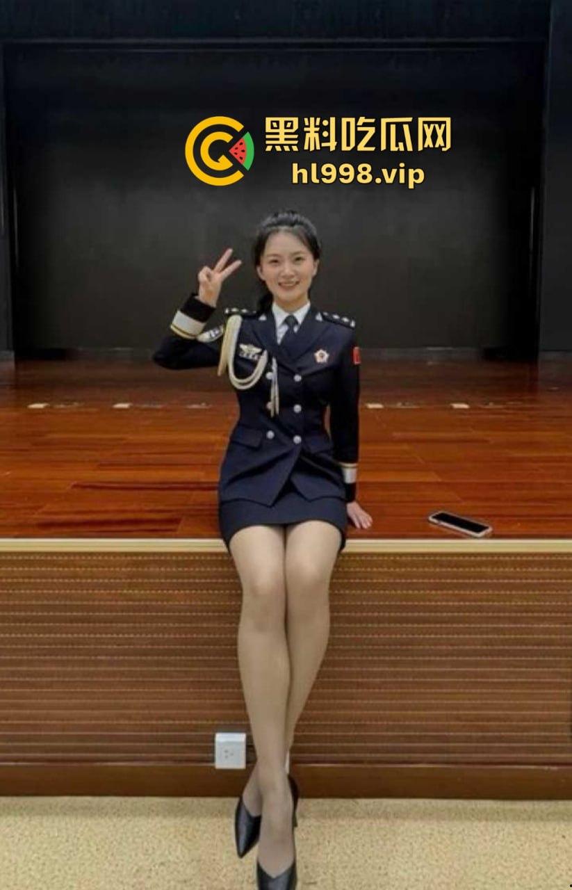 民警变成变态淫魔！外网发布与女警的性爱视频，穿警服口交、后入爆操，极品警花无处遁形！  第8张