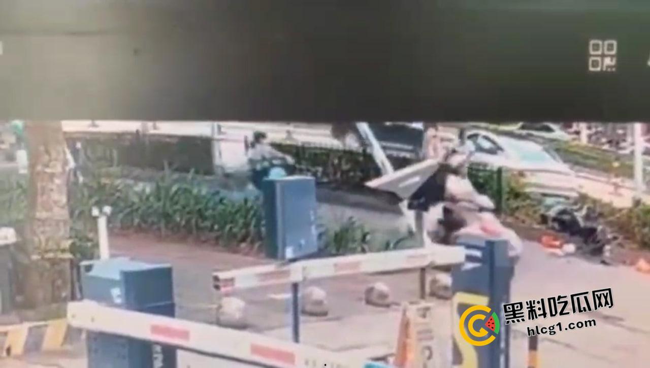 小米SU7首场惨案！一死三伤 疑似刹车失控  难道要变成中国版特斯拉 现场视频流出 第3张