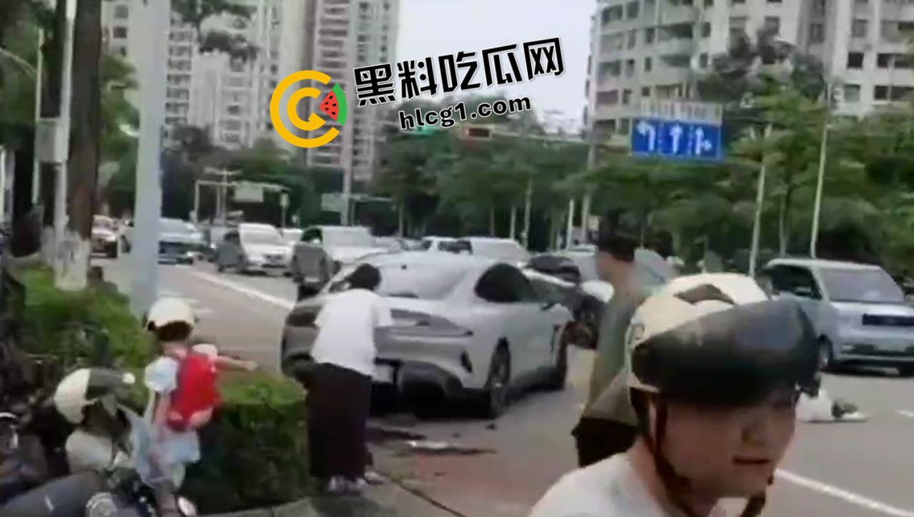 小米SU7首场惨案！一死三伤 疑似刹车失控  难道要变成中国版特斯拉 现场视频流出 第4张