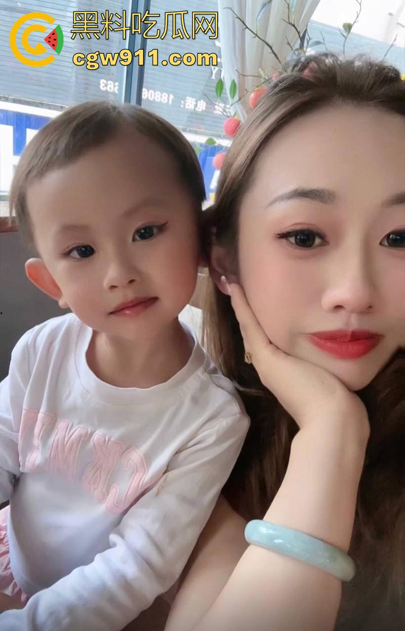 颜值神似马蓉的已婚母狗，云南临沧健身少妇【董曦】，有老公孩子但身材超棒，美腿修长口活一流，微信号被曝光！  第6张