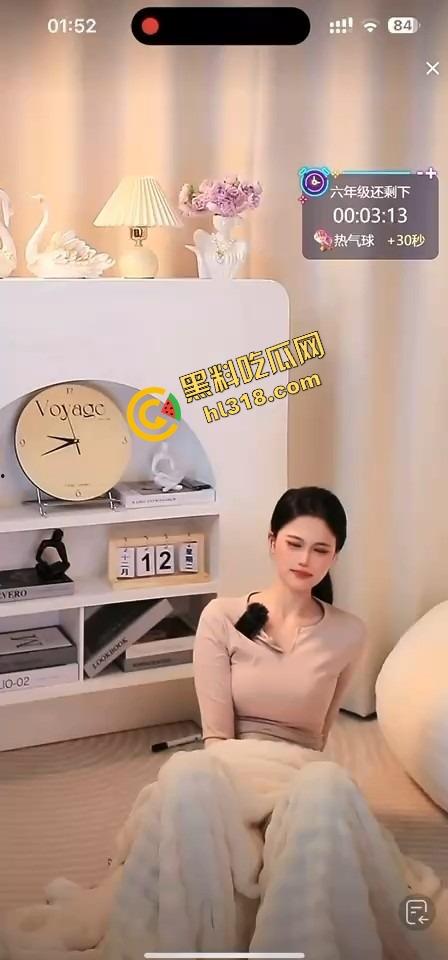 抖音女主播跳蛋十分钟大挑战，毛毯底下裙子塞着疯狂颤抖，直播忍到高潮爽到直喊老公！  第5张