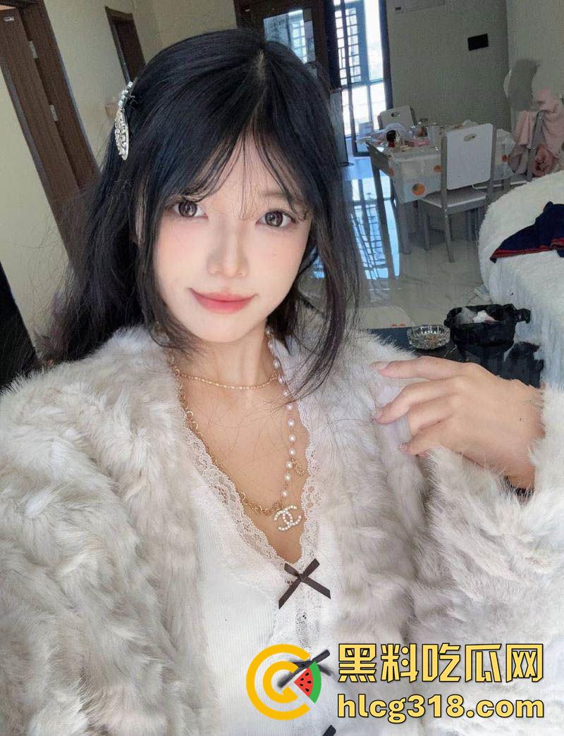 体育生约啪西安交大校花女神橙子，绝美颜值长腿女神，成为大屌下的性奴，捏着圆润蜜桃臀，疯狂抽插无毛嫩鲍！  第1张