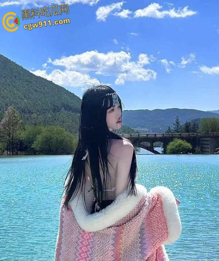 抖音擦边网红【小冰糖】，清纯颜值媚黑婊体质，给金主发制服口舌诱惑，呻吟声让人全身酥麻 ！  第3张