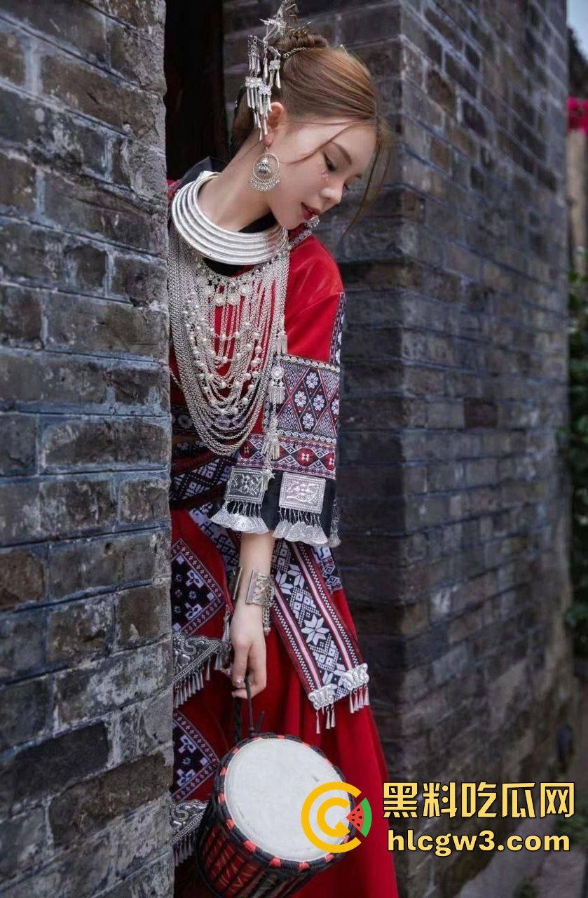 南丹火幕村KTV骚逼『 龙雨微 』少妇素颜还敢卖逼陪酒 骚逼被抠到泛滥 这年头陪酒小妹太不容易！  第12张