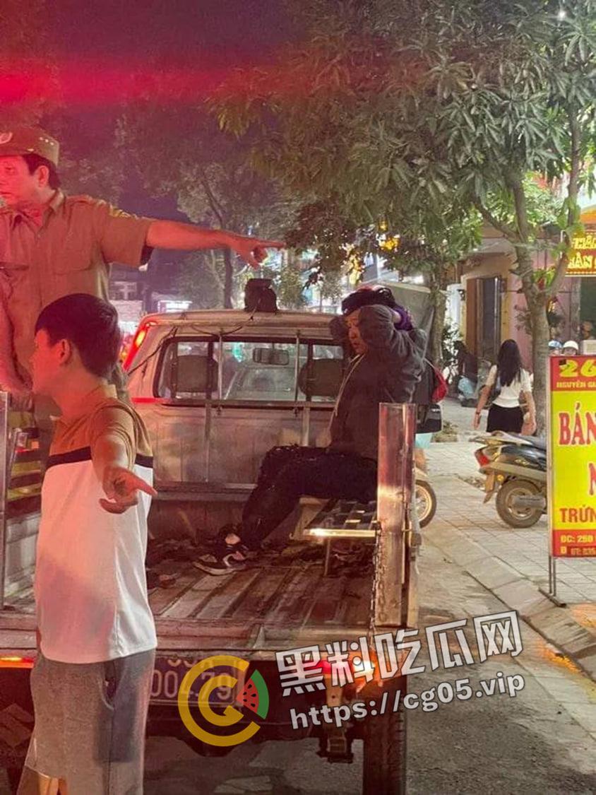 越南第一狠人！前男友怒砍现任狗男女 人狠刀快  血直接喷的满地都是 现场血腥画面曝光 第8张