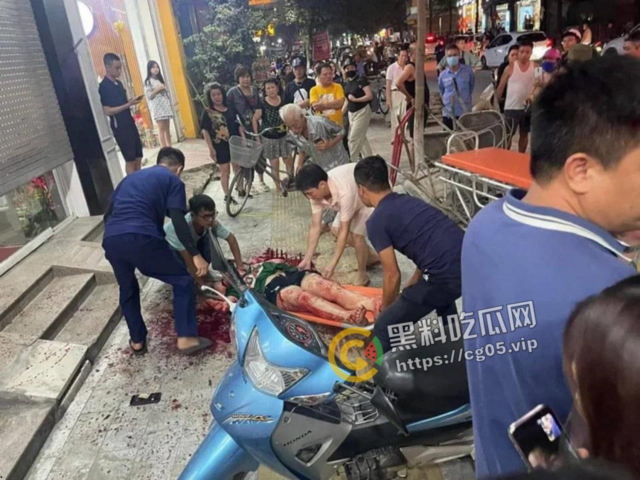 越南第一狠人！前男友怒砍现任狗男女 人狠刀快  血直接喷的满地都是 现场血腥画面曝光 第9张