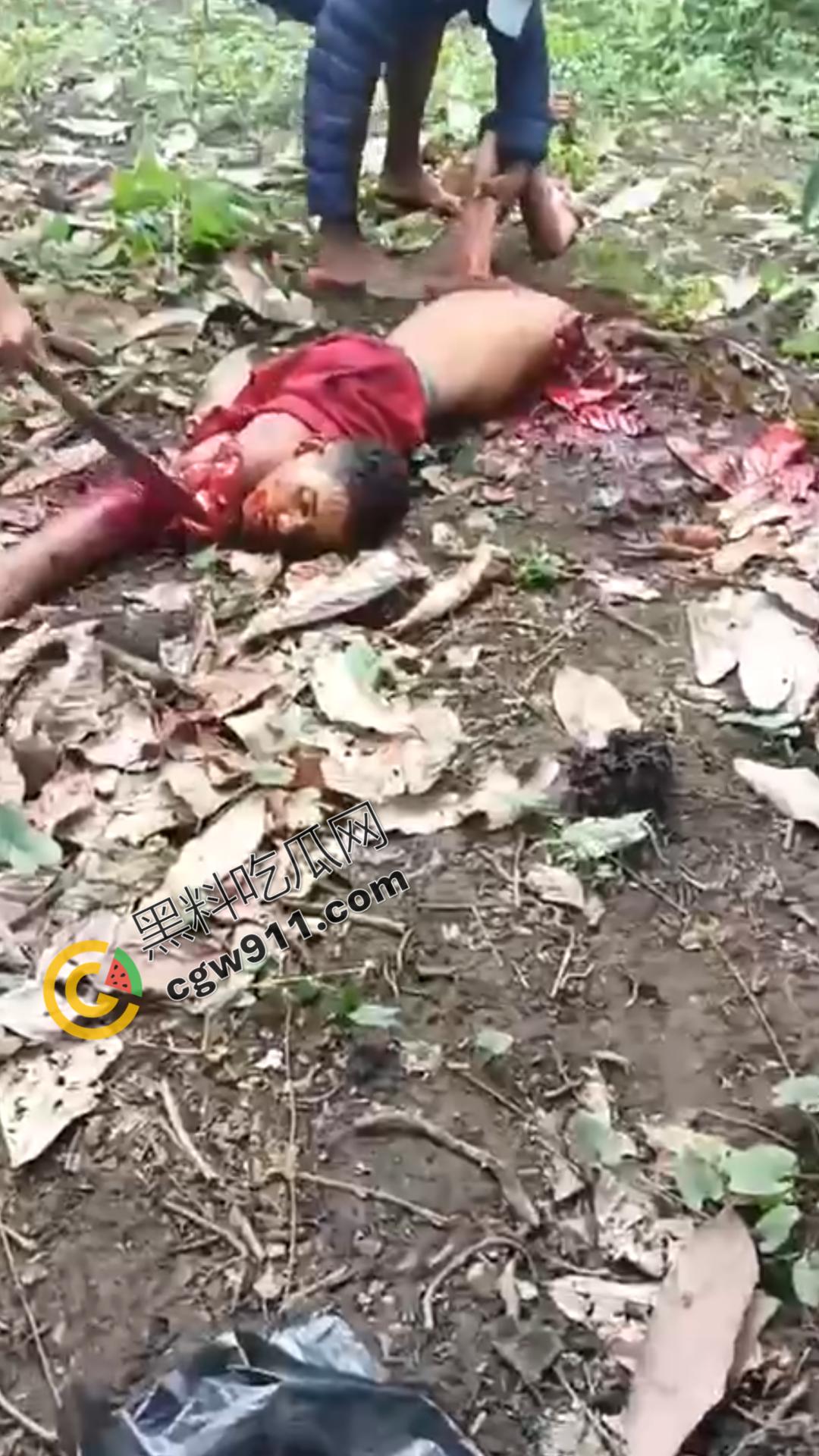 墨西哥毒枭残暴行径：年轻帮派成员遭野外肢解处决，鲜血四溅，画面极度血腥恶心，胆小者勿点  第8张