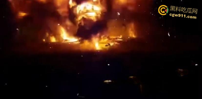 厄瓜多尔瓜亚基尔监狱,外主干道汽车炸弹袭击,逃窜男子撞墙引爆火球冲天,围墙摧毁碎片四溅 ! 第6张 厄瓜多尔瓜亚基尔监狱,外主干道汽车炸弹袭击,逃窜男子撞墙引爆火球冲天,围墙摧毁碎片四溅 ! 第6张