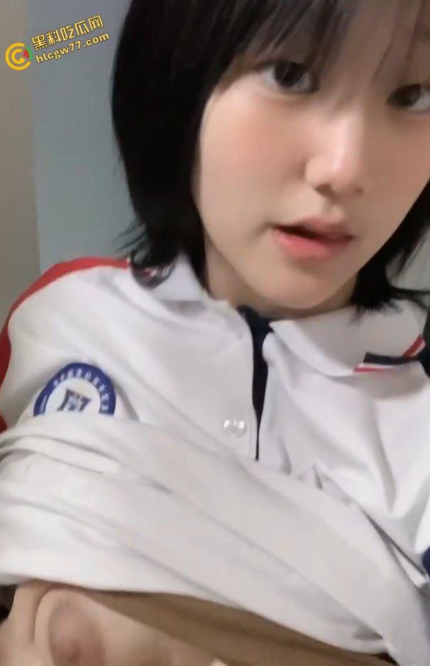 河北校花【王若玮】清纯校服藏大奶骚货！粉嫩骚逼尽显骚媚，清纯女神颜值唯美至极！  第5张