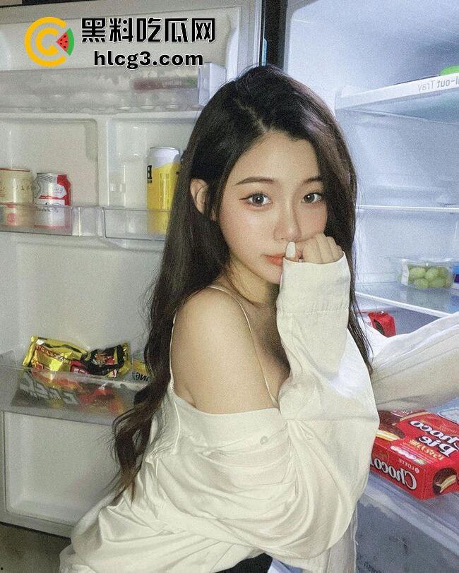 台湾高雄性感E乳美甲师【ChloeLin】沦为摄影师的母狗 不雅性爱视频泄密曝光  第1张