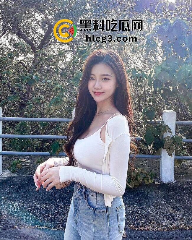 台湾高雄性感E乳美甲师【ChloeLin】沦为摄影师的母狗 不雅性爱视频泄密曝光  第2张