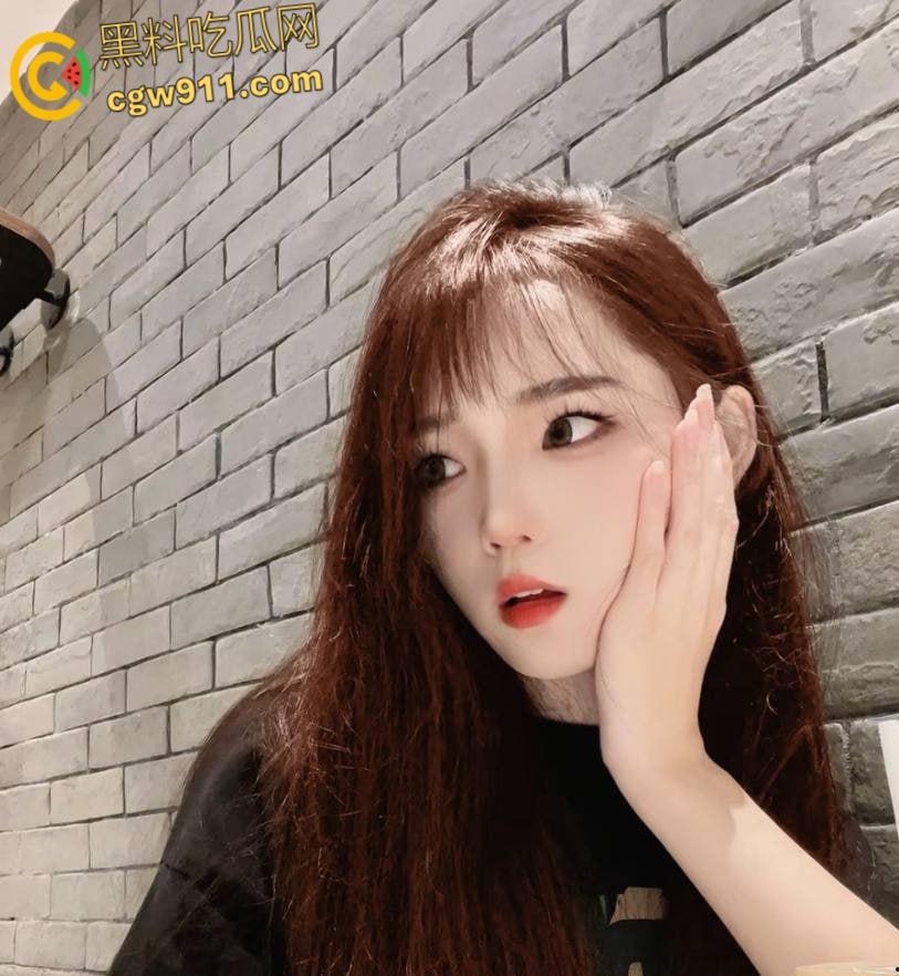 北京理工清纯嫩妹【贺钰】，清纯校花变口交女王，露脸深喉张嘴接精，镜子前翘臀后入狂抽猛插！  第1张