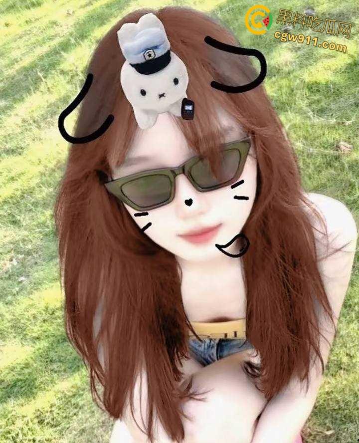 北京理工清纯嫩妹【贺钰】，清纯校花变口交女王，露脸深喉张嘴接精，镜子前翘臀后入狂抽猛插！  第4张