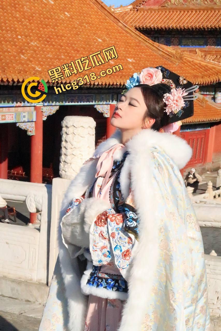 沈阳师范舞蹈生『孙欣怡』3天被干25次，骚穴被干的红肿，舔蛋舔得比狗都敬业，酒店里嗓子都叫哑了！  第1张