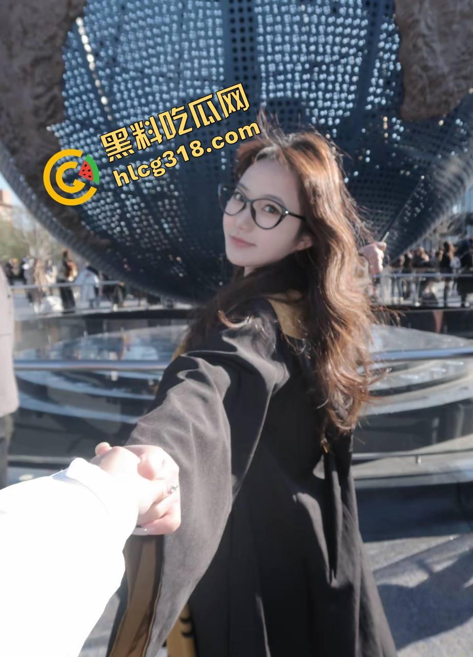 沈阳师范舞蹈生『孙欣怡』3天被干25次，骚穴被干的红肿，舔蛋舔得比狗都敬业，酒店里嗓子都叫哑了！  第2张