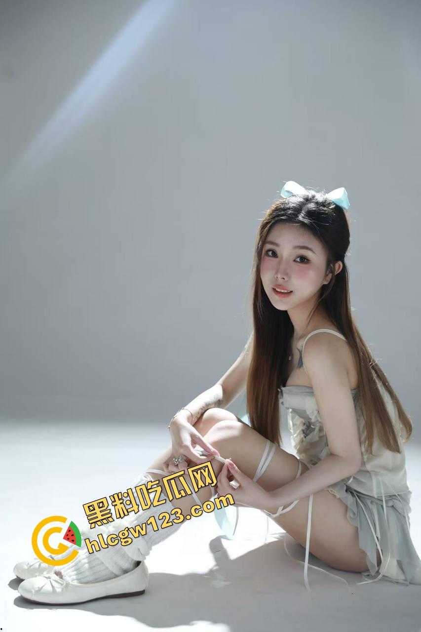 畜生姐夫猛扑小姨子嫩妞，撕衣露脸狠掏浪洞汁喷如瀑布，奶子晃瞎眼菊花硬捅烂，强上这骚货！  第1张