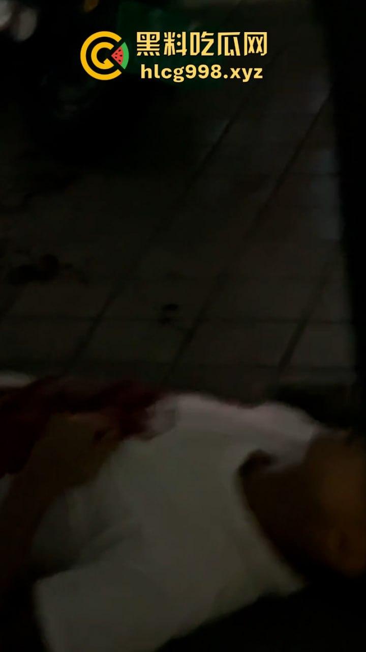 海南订台小哥侯小黑当街被杀视频曝光 平台账号被销 消息封锁 这是得罪啥人了么？  第6张