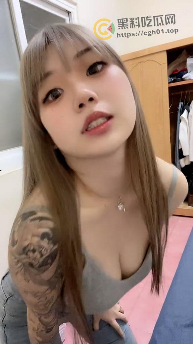 福建精神小妹被网调 和主人自慰视频被流出 巨乳加纹身 神仙也得晕  第1张