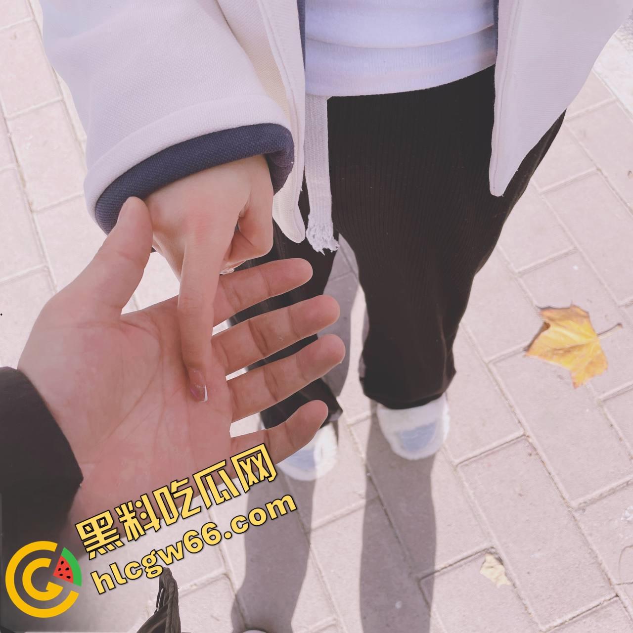 同父异母18岁妹妹让我拿下一血，小狗打架她看热闹，我偷拍奶子意淫操翻她！  第25张