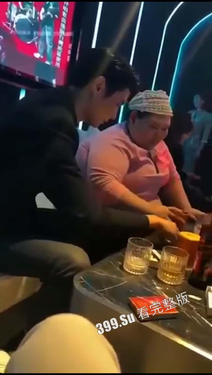 牛郎男妓篇  反正这钱赚的我一点都不眼红 都是他们应得的 （二） 第2张