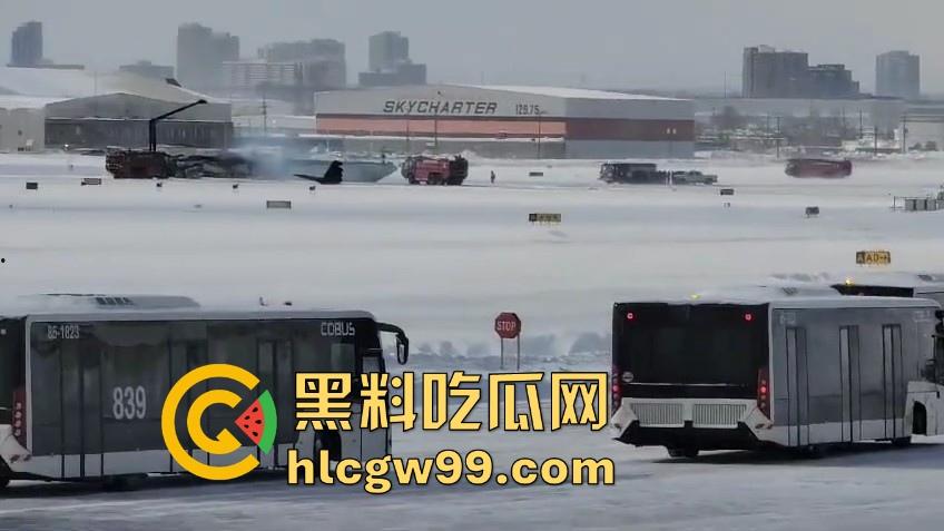 美国飞机又又又出事了！明尼苏达州飞往多伦多皮尔逊的飞机机腹朝天降落，堪比电影特效，幸好没人死亡。  第7张